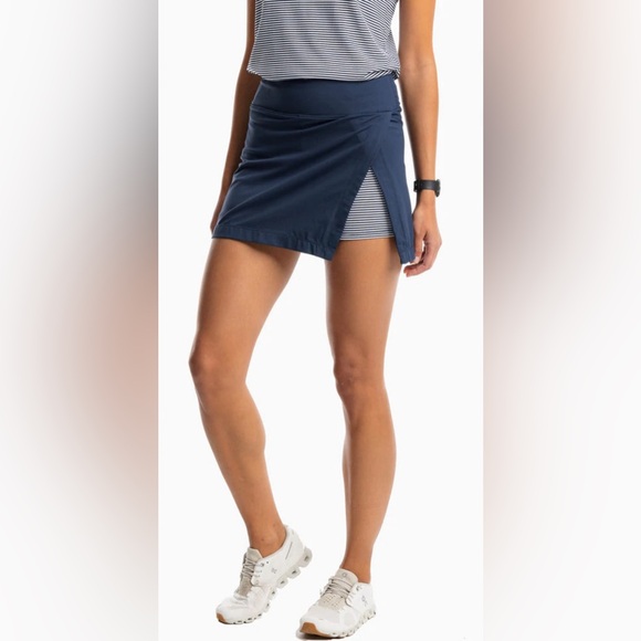 SOUTHERN TIDE Performance Collection Aveiro Skort Navy Striped Size Medium - Picture 2 of 3